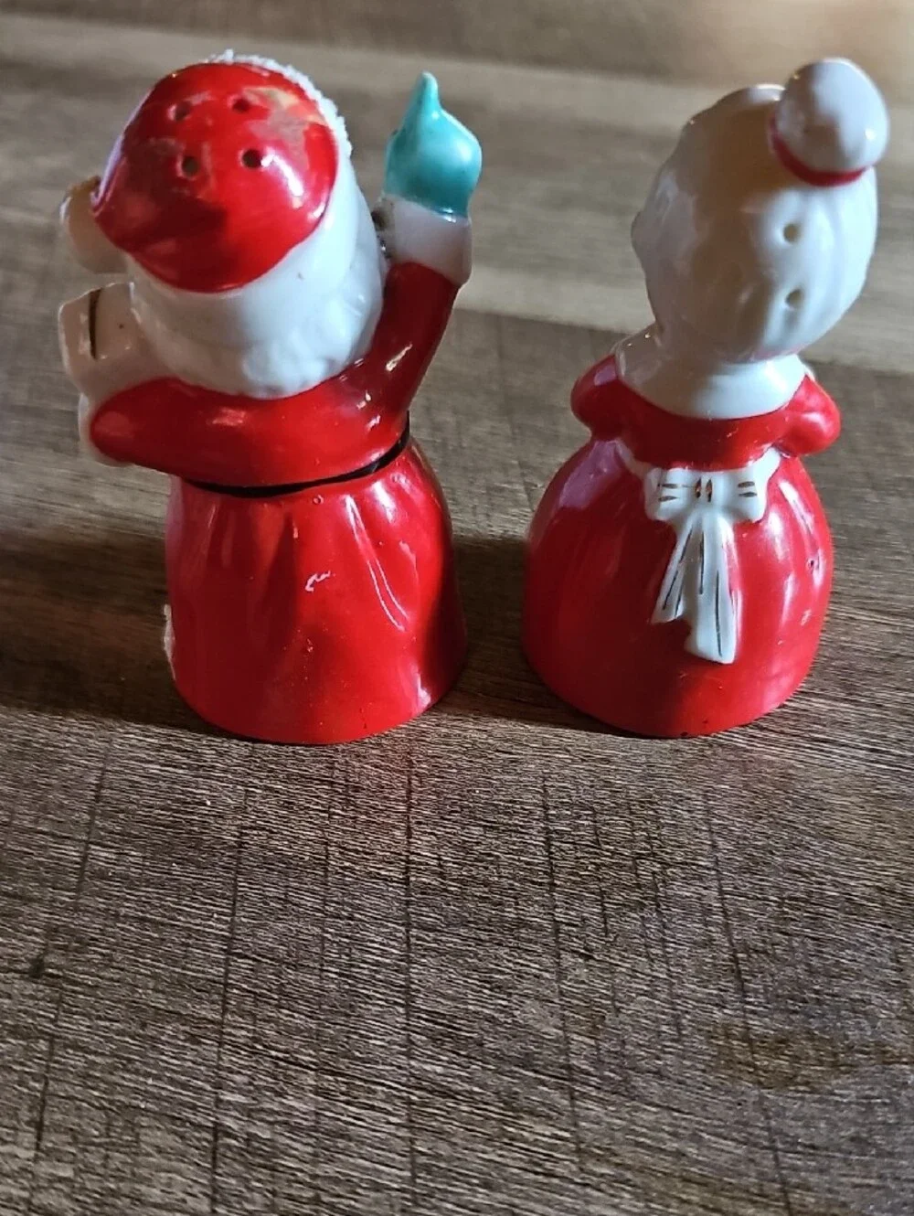 Vintage Ceramic Santa & Mrs. Claus Shakers Set Spaghetti Trim